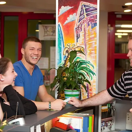 Hostel Frankfurt - Haus Der Jugend